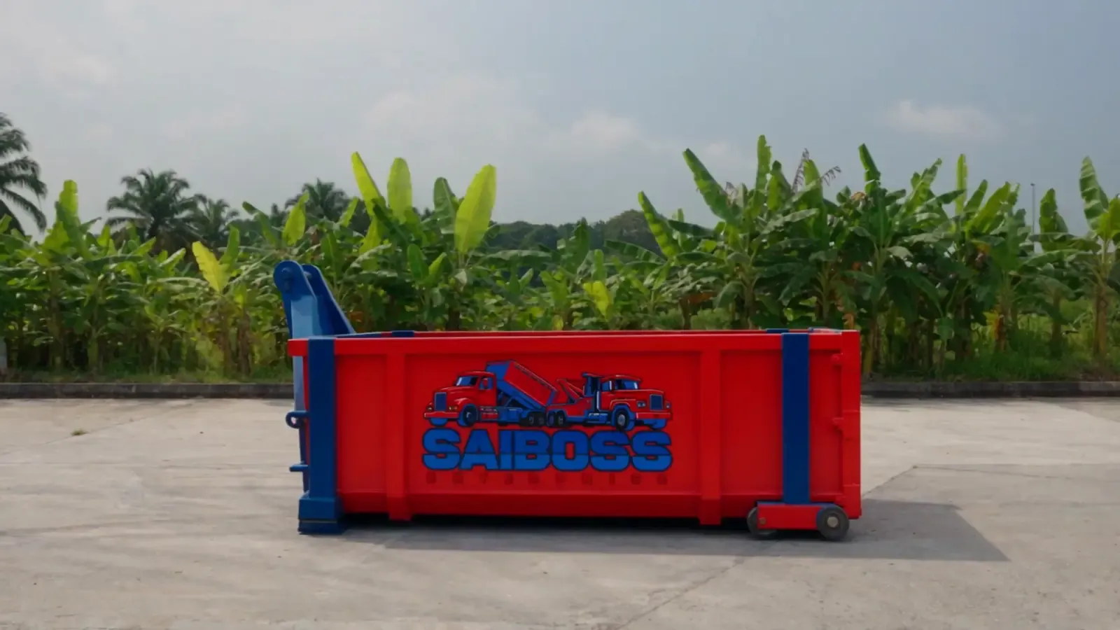 Tong roro Saiboss diletakkan di tapak terbuka berlatarkan pokok pisang