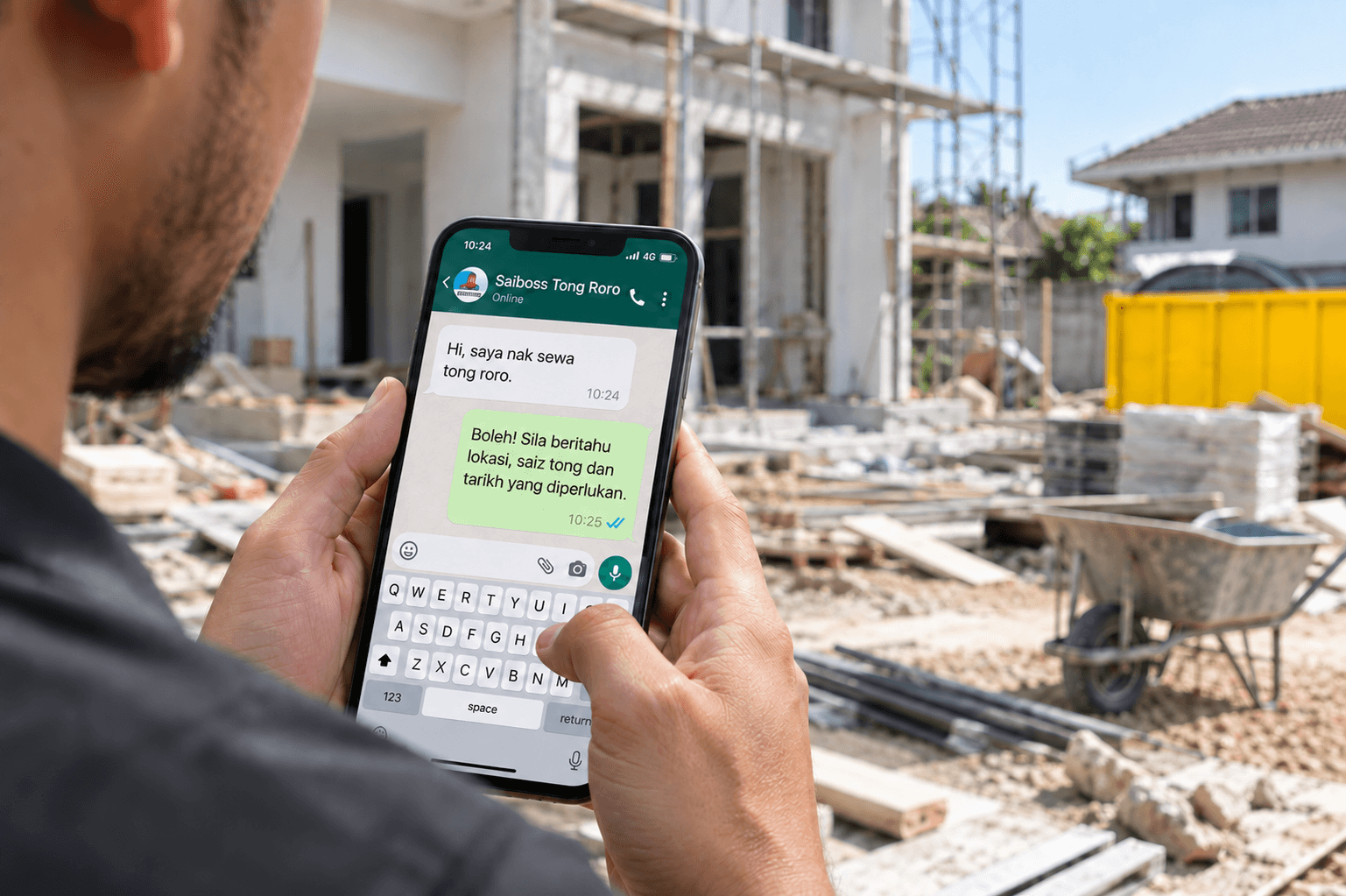 Pelanggan menghantar mesej WhatsApp kepada Saiboss untuk menempah tong roro di tapak binaan